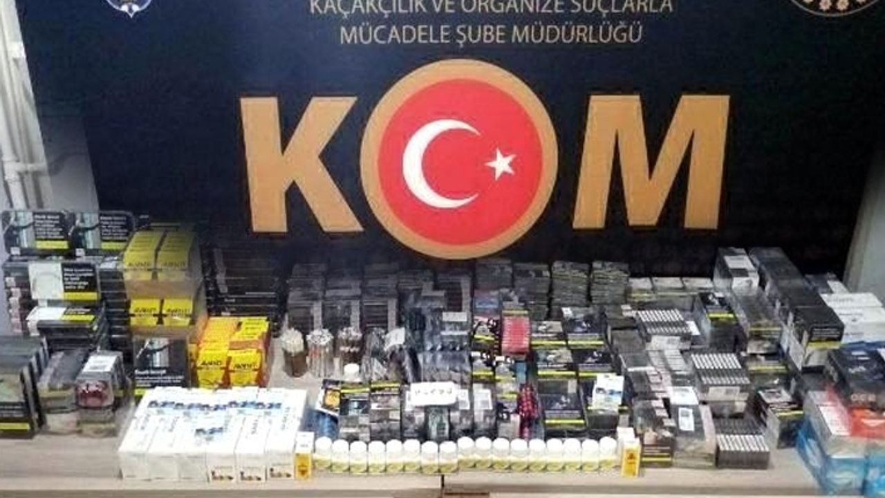 Çok sayıda cinsel içerikli ürün ele geçirildi