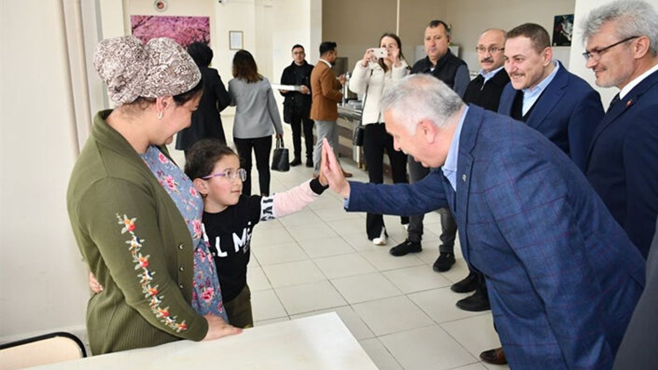 Vali Aziz Yıldırım, Ahıska Türklerini ziyaret etti