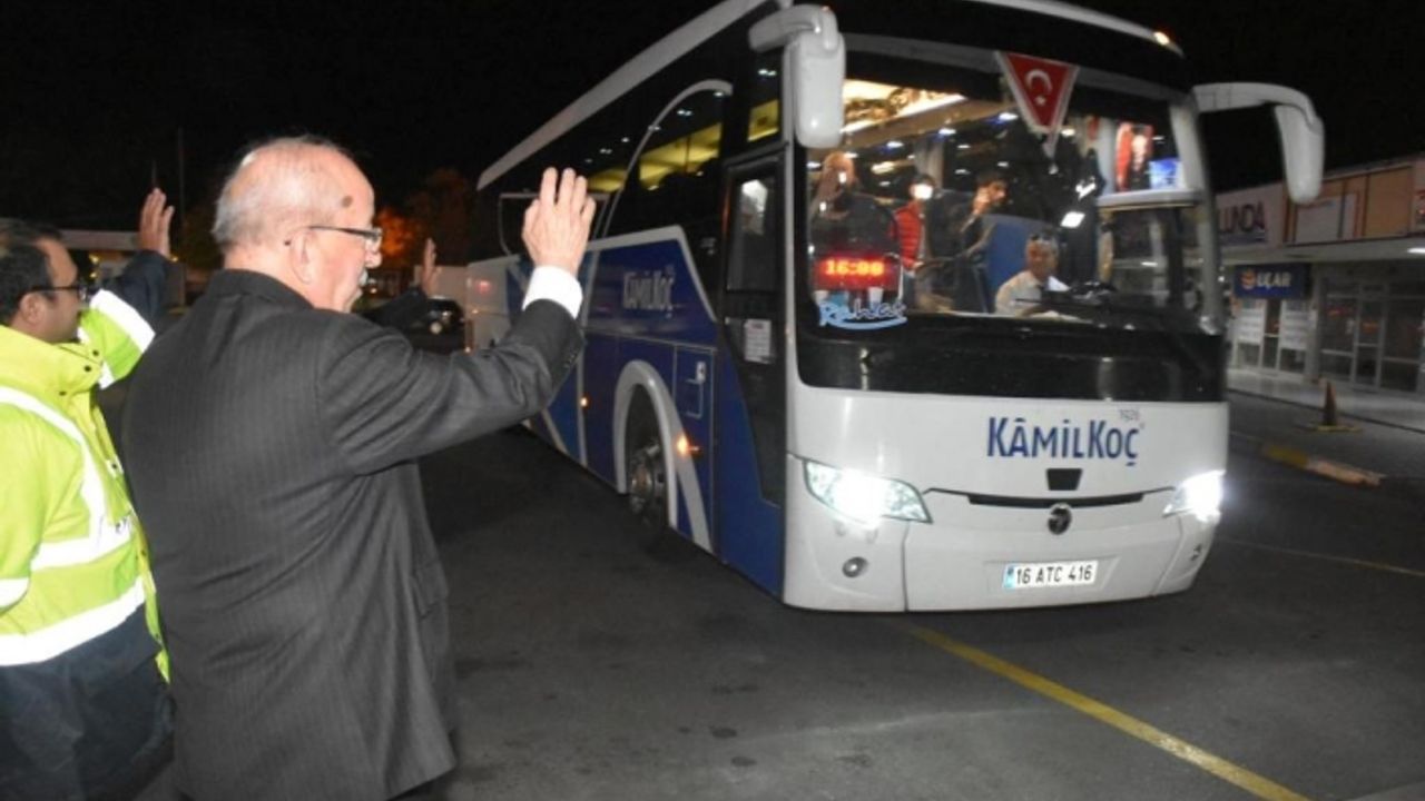 Başkan Albayrak Otobüs Terminali’nde ilk seferini gerçekleştiren otobüsü karşıladı