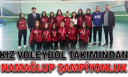 Kız voleybol takımından namağlup şampiyonluk