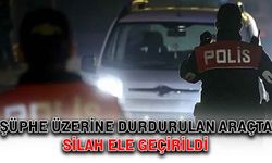 Şüphe üzerinde durdurulan araçta silah ele geçirildi