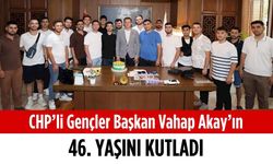CHP’li gençler Başkan Akay’ın 46. yaşını kutladı