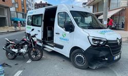 Kapaklı’da motosiklet ile minibüs kafa kafaya çarpıştı: 1 yaralı