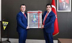 Müdür Vardı’dan İl Milli Eğitim Müdürü Yeniyol’a hayırlı olsun ziyareti