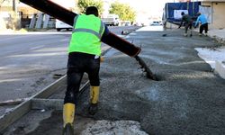 1500 metre beton kaldırım çalışması yapılıyor