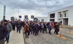 Şoförler, büyükşehir belediyesi önünde kontak kapattı