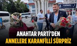 Anahtar Parti’den annelere karanfilli sürpriz