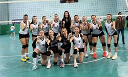 Namağlup grup birincisi kızlar çeyrek finalde