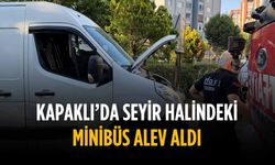 Kapaklı’da seyir halindeki minibüs alev aldı