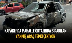Kapaklı’da mahalle ortasında bırakılan yanmış araç tepki çekiyor