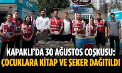 Kapaklı’da 30 Ağustos coşkusu: Çocuklara kitap ve şeker dağıtıldı