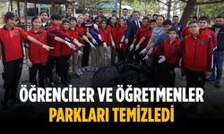 Öğrenciler ve öğretmenler parkları temizledi