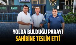 Yolda bulduğu parayı sahibine teslim etti