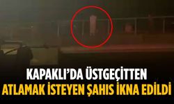 Kapaklı’da üstgeçitten atlamak isteyen şahıs ikna edildi
