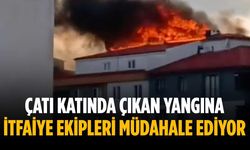 Çatı katında çıkan yangına itfaiye ekipleri müdahale ediyor