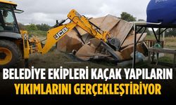 Belediye ekipleri kaçak yapıların yıkımlarını gerçekleştiriyor