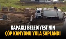 Kapaklı Belediyesi’nin çöp kamyonu yola saplandı