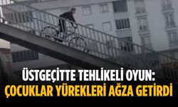 Üstgeçitte tehlikeli oyun: Çocuklar yürekleri ağza getirdi