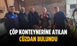 Çöp konteynerine atılan cüzdan bulundu