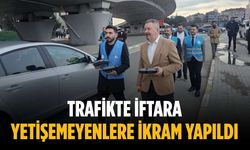 Trafikte iftara yetişemeyenlere ikram yapıldı