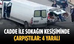 Cadde ile sokağın kesişiminde çarpıştılar: 4 yaralı