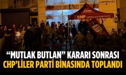“Mutlak butlan” kararı sonrası CHP’liler parti binasında toplandı