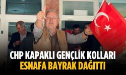 CHP Kapaklı Gençlik Kolları esnafa bayrak dağıttı