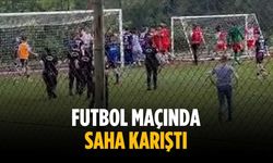 Futbol maçında saha karıştı