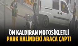 Ön kaldıran motosikletli park halindeki araca çaptı