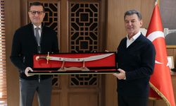 Çetin’den Akay’a hayırlı olsun ziyareti