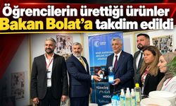 Ürettikleri ürünleri bakan Bolat'a takdim ettiler