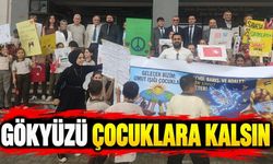 Uçurtmalar çocukların özgür geleceği için gökyüzüne yükseldi