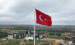 Trakya’nın en büyük bayrağı göklere çekildi