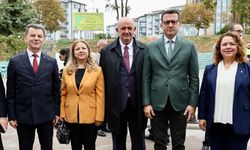Vahap Akay’a AK Parti programında Erdoğan’ın şarkısıyla karşılama