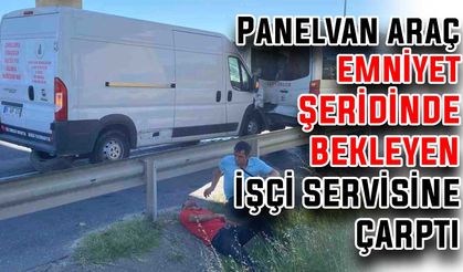Panelvan araç emniyet şeridinde bekleyen işçi servisine çarptı