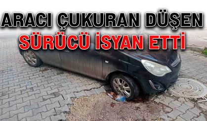 Aracı çukura düşen sürücü isyan etti