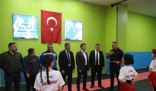 Başarılı sporculara belgeleri takdim edildi