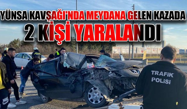 Yünsa Kavşağı'nda meydana gelen kazada 2 kişi yaralandı