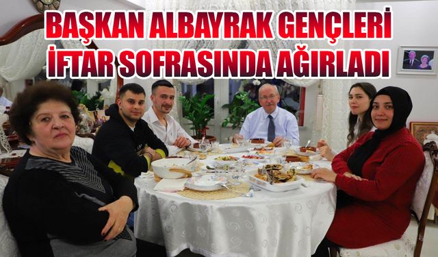 Başkan Albayrak gençleri iftar sofrasında ağırladı