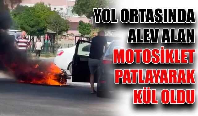 Yol ortasında alev alan motosiklet patlayarak kül oldu