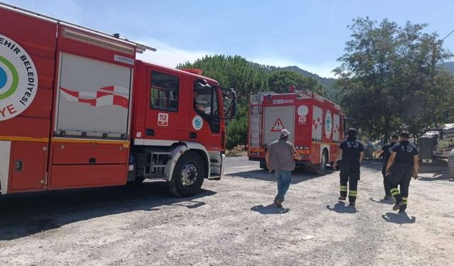 Büyükşehirin itfaiye ekipleri Aydın ve Çanakkale’de takdir topladı