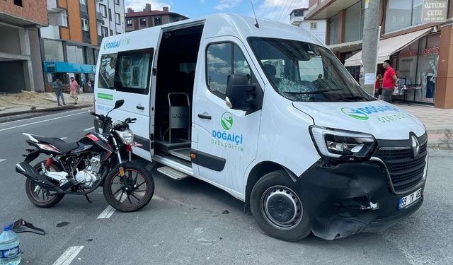 Kapaklı’da motosiklet ile minibüs kafa kafaya çarpıştı: 1 yaralı