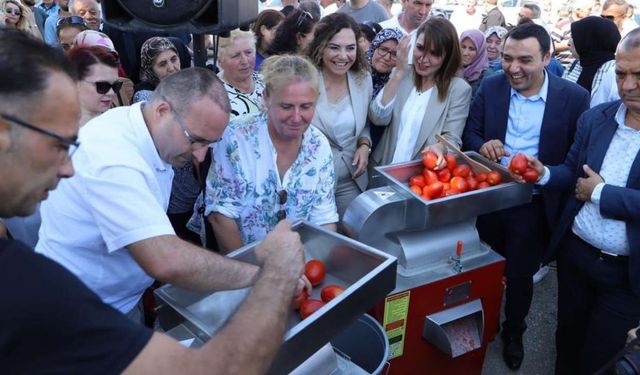 Büyükşehir’den salça makinesi ve karıştırma kazanı dağıtımı