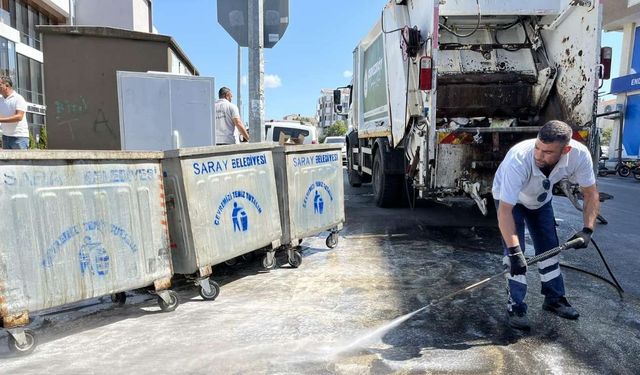 Çöp konteynerlerini yıkama ve dezenfekte işlemleri yapılıyor