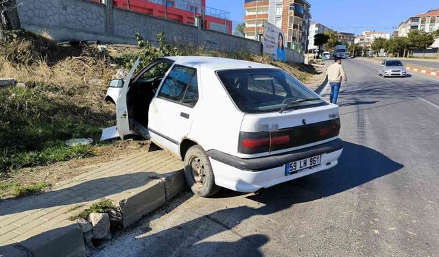 Önündeki araca vurmamak için manevra yaptı, kaldırıma çıktı: 1 yaralı