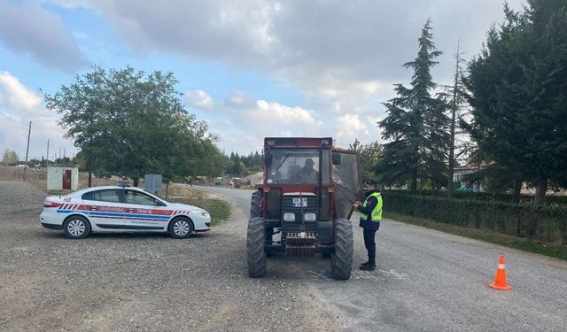 Jandarma tarafından 100 araç trafikten men edildi