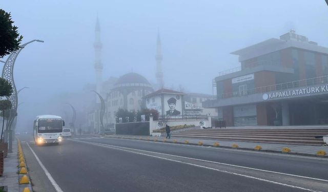 Kapaklı’da gece saatlerinde başlayan sis etkisini sürdürüyor