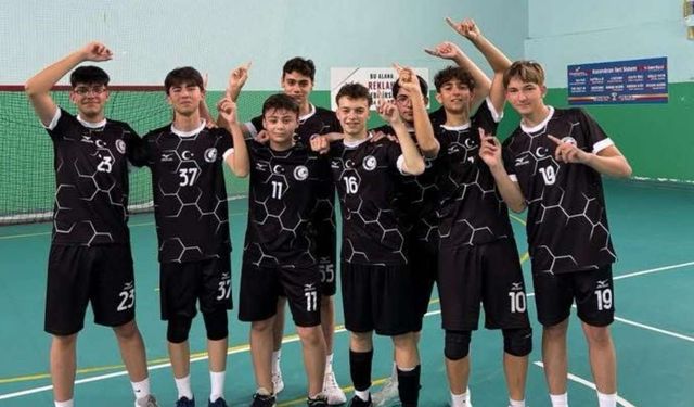 Namağlup grup birincisi kızlar çeyrek finalde