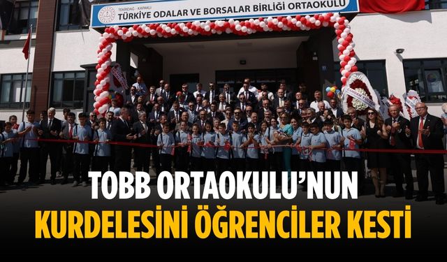 TOBB Ortaokulu’nun kurdelesini öğrenciler kesti