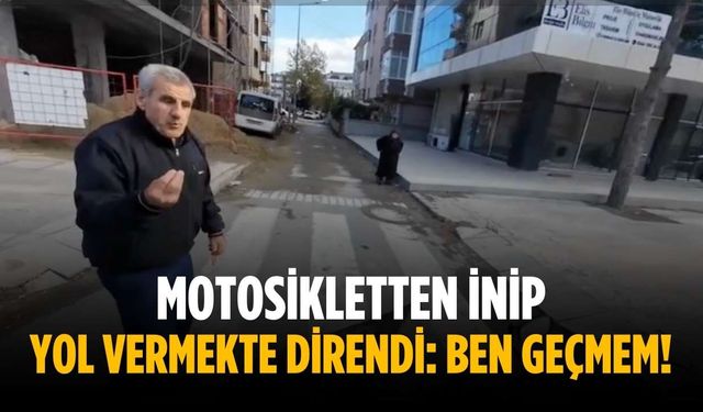 Motosikletten inip yol vermekte direndi: Ben geçmem!